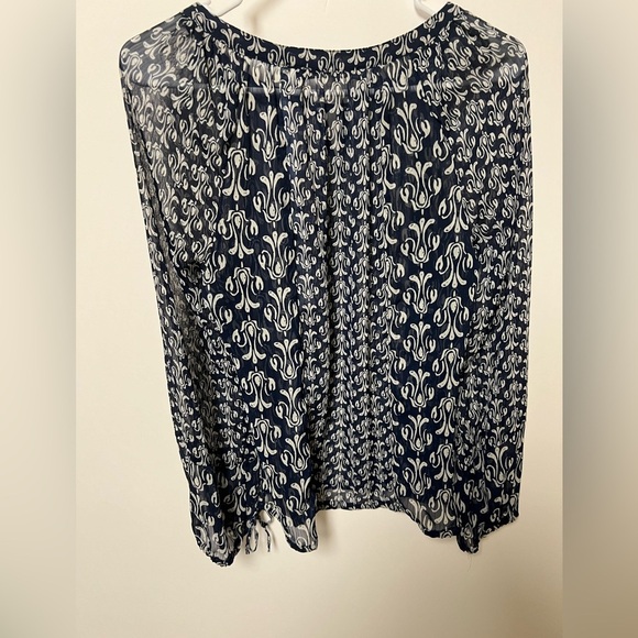 ROSE AND OLIVE NAVY SHEER SIZE M BLOUSE WITH FRONT TIE CLOSURE & SLEEVE TIES - Picture 4 of 7